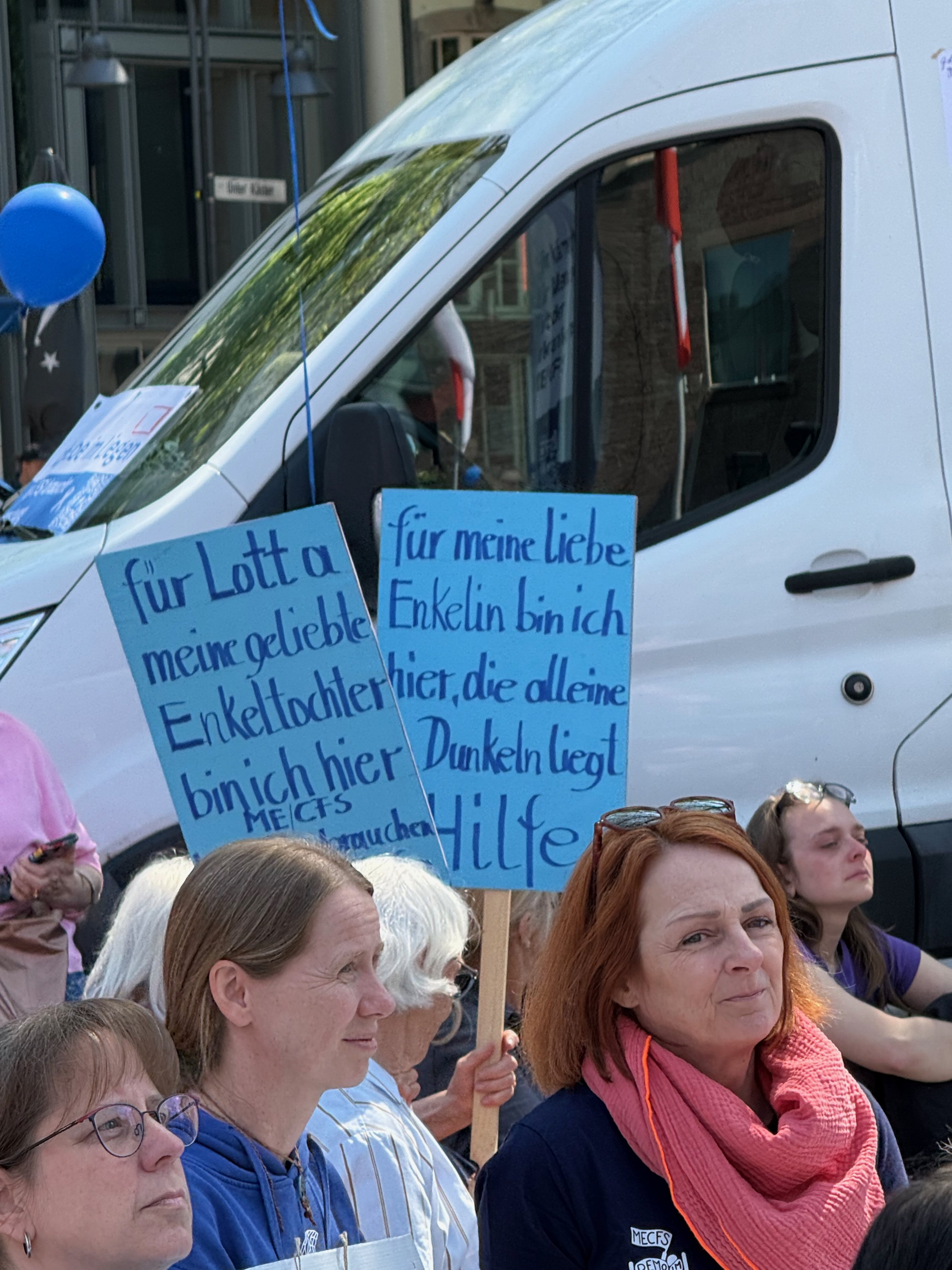 mecfs_liegend_demo_mai_2026_alter_markt_koeln_mark_benecke - 9.jpeg