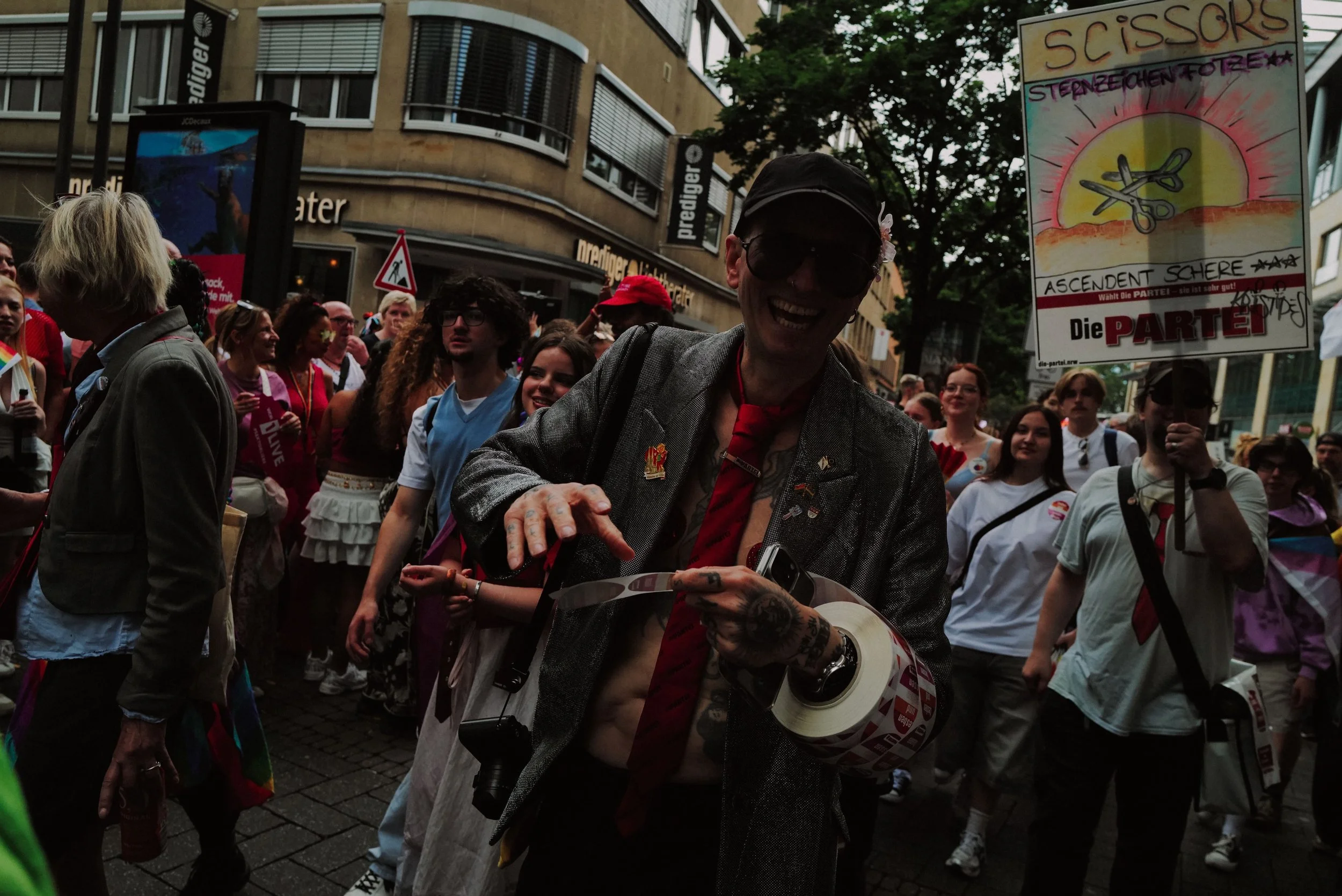 csd_colognepride_2026_koeln_jara_reker_street_photography_behind_the_scences - 40.jpeg