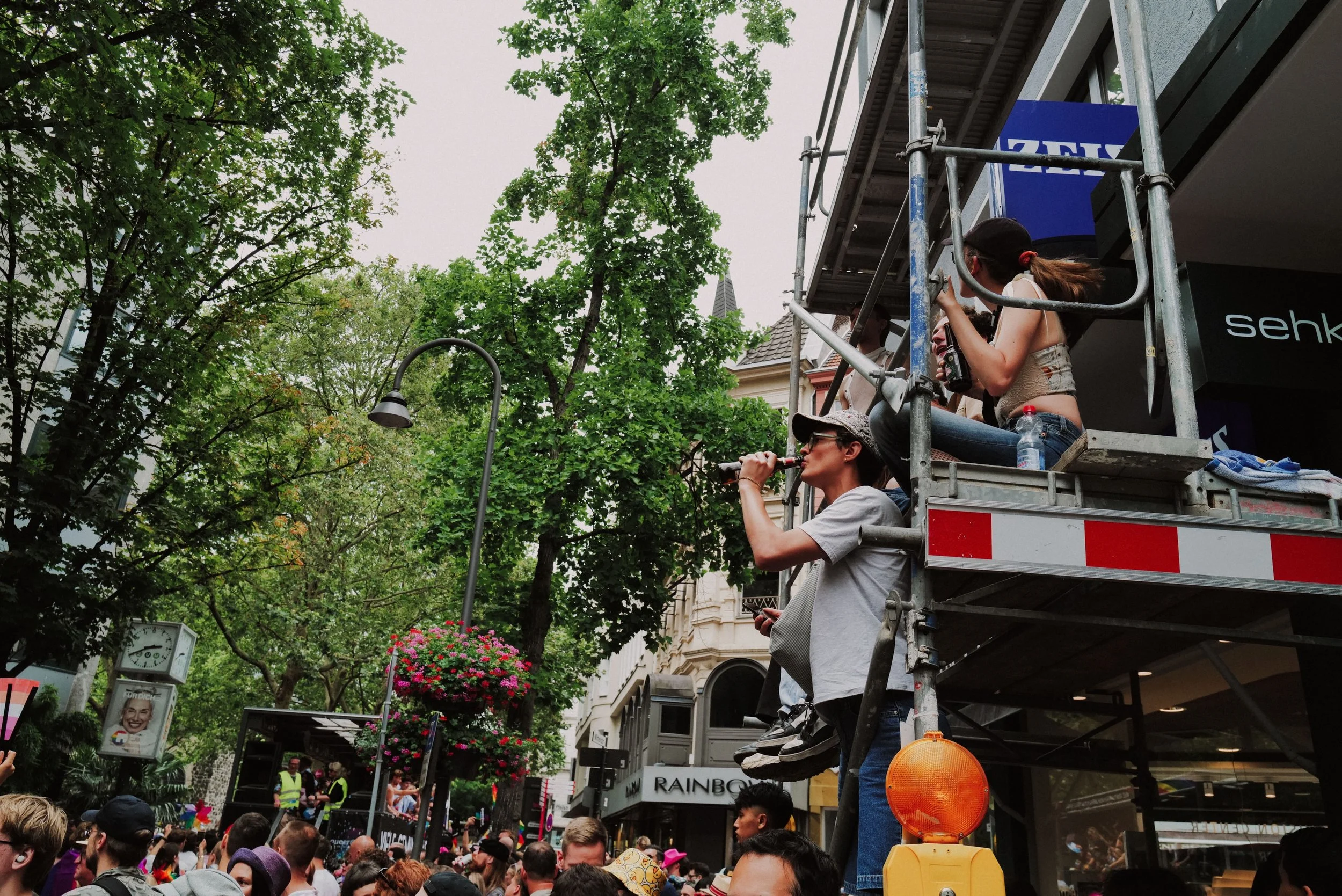 csd_colognepride_2026_koeln_jara_reker_street_photography_behind_the_scences - 72.jpeg