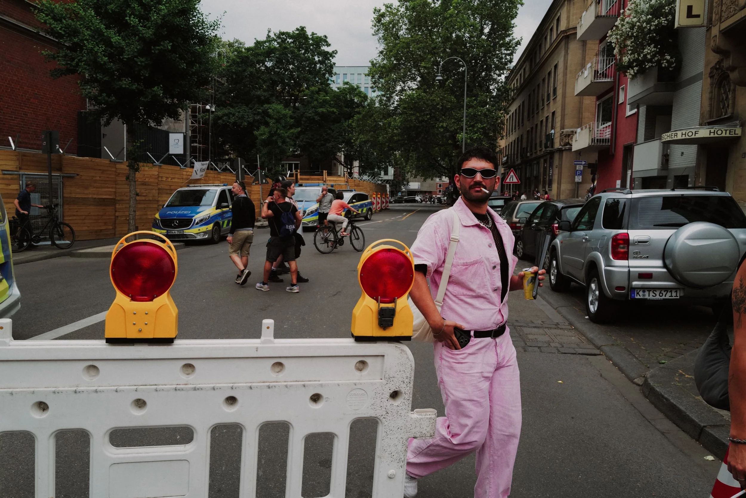 csd_colognepride_2026_koeln_jara_reker_street_photography_behind_the_scences - 80.jpeg