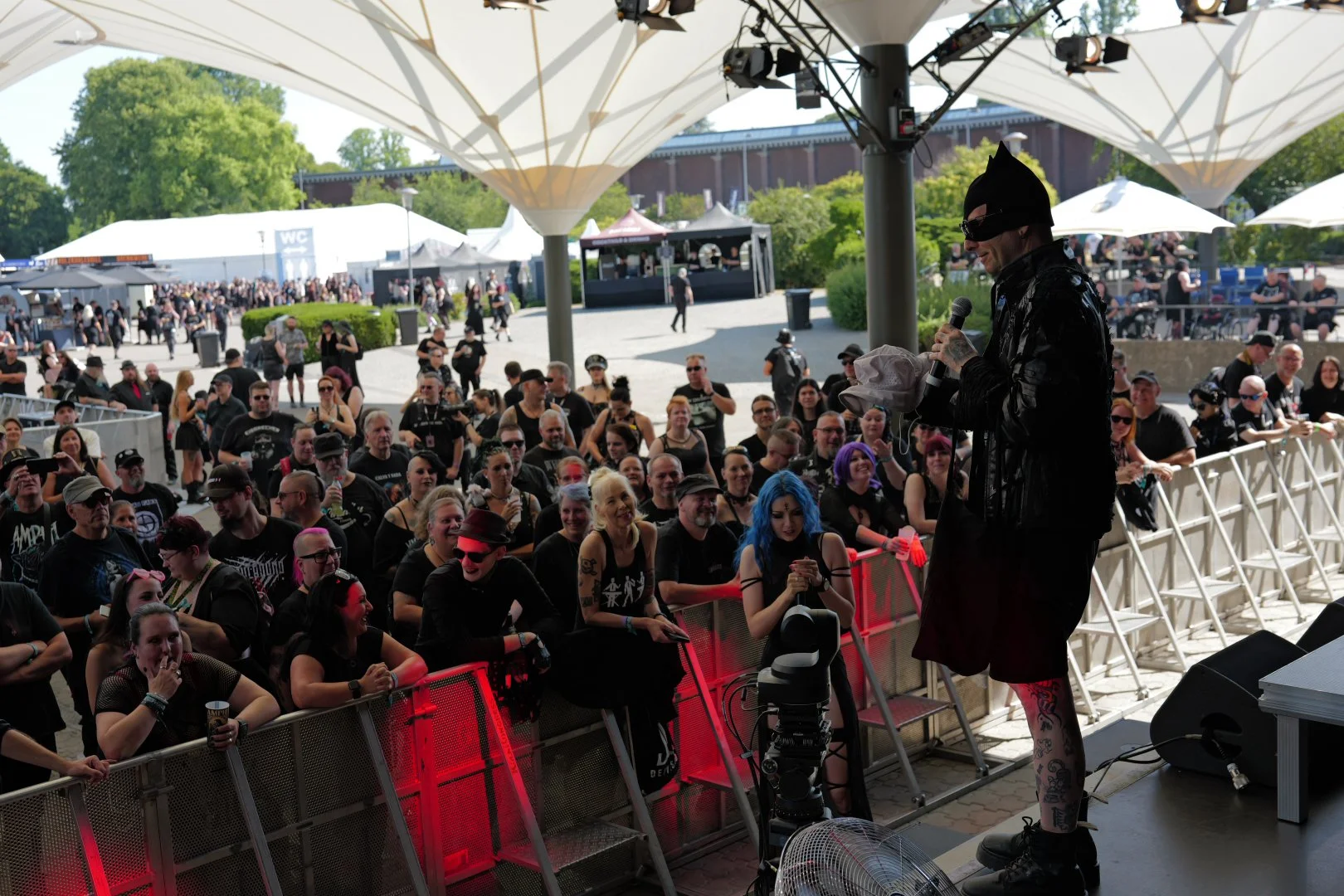 amphi_festival_mark_benecke_2026_covenant_welle_erdball_extize_schattenmann_joachim_witt_tanzbrunnen_solitary_experiments_eisbrecher_celene_nox_oliver_klein_jens_domgoergen_das_ich_motel_transylvania_lebanon_hanover_sotiria_und_vie (16).jpeg