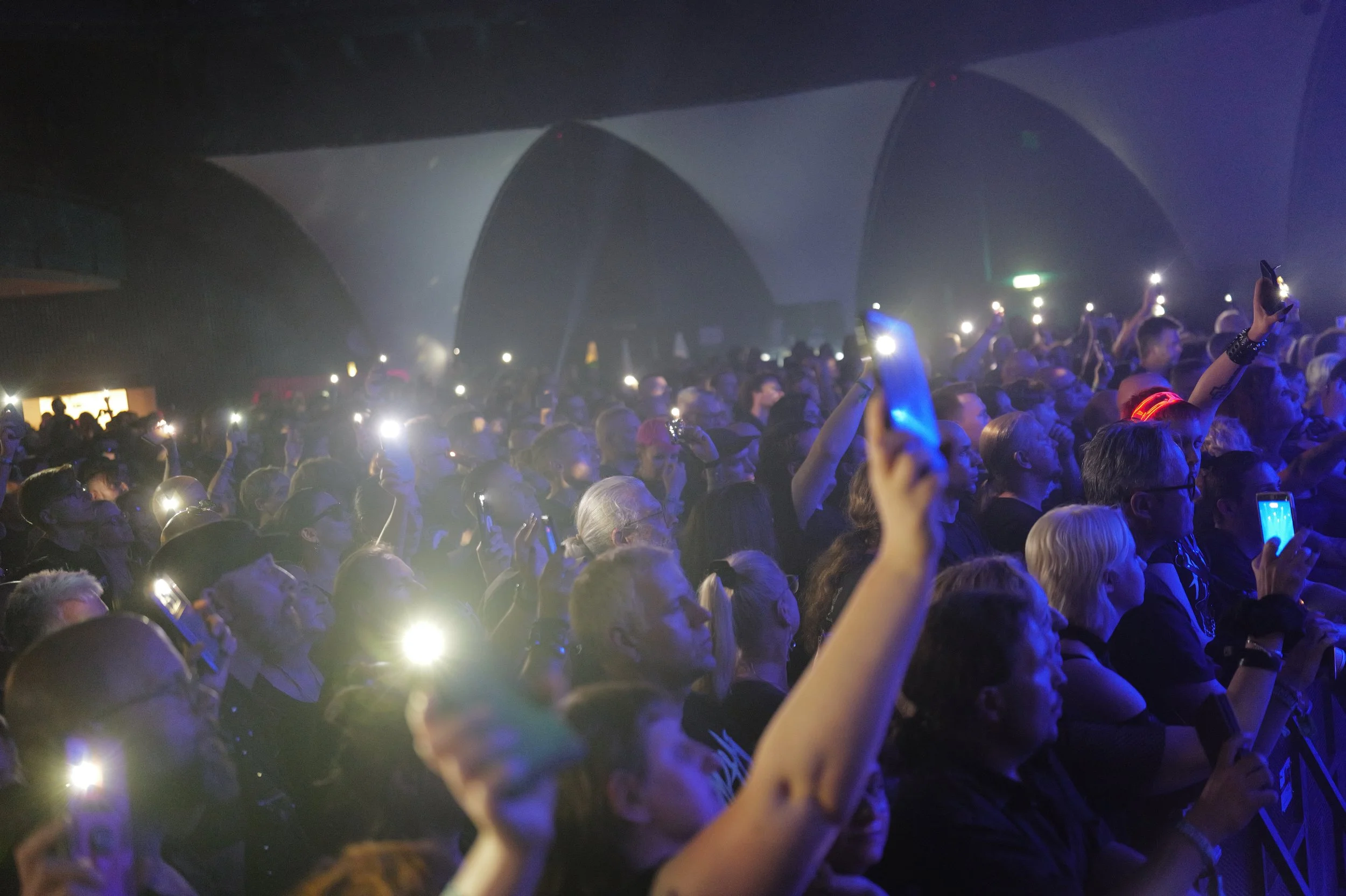amphi_festival_mark_benecke_2026_covenant_welle_erdball_extize_schattenmann_joachim_witt_tanzbrunnen_solitary_experiments_eisbrecher_celene_nox_oliver_klein_jens_domgoergen_das_ich_motel_transylvania_lebanon_hanover_sotiria_und_vie (194).jpeg