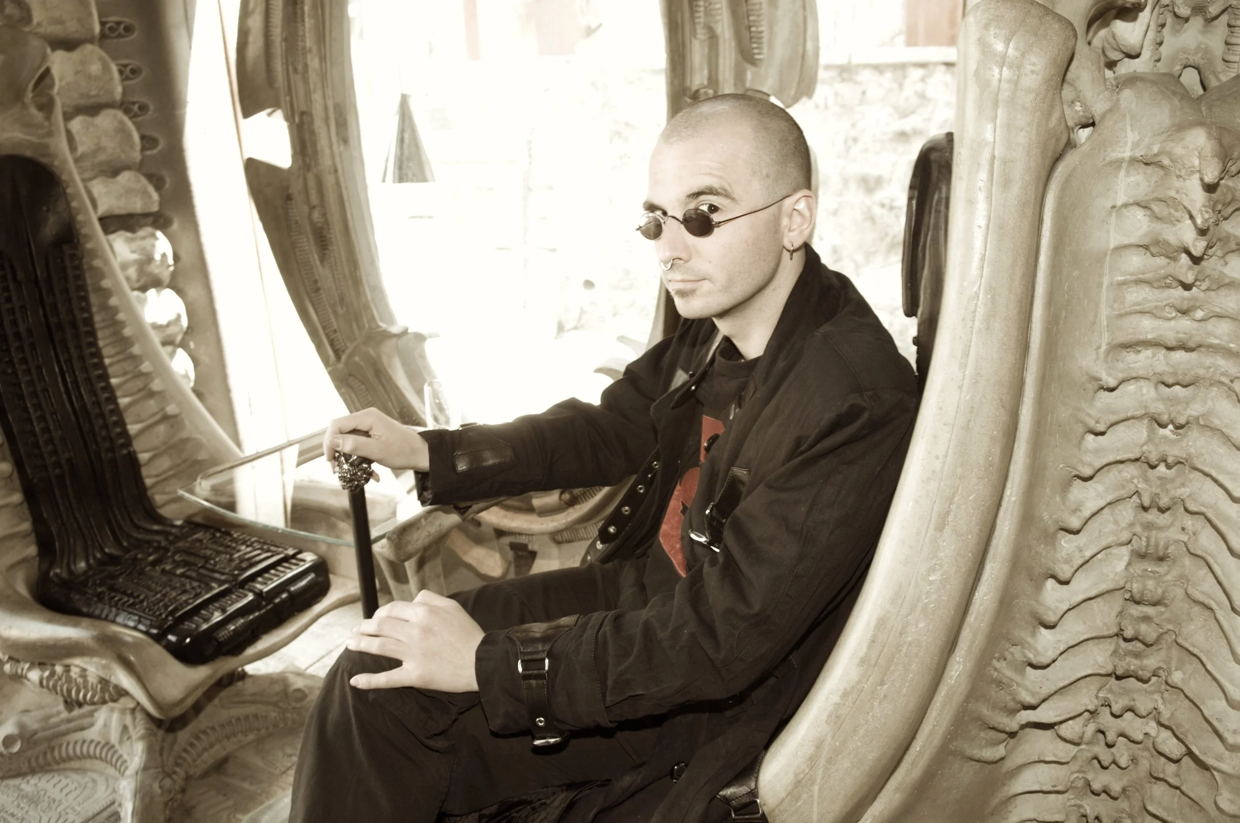 mark_benecke_annie_bertram_ines_fischer_schnittmuskel_gruyeres_giger_bar - 1.jpeg