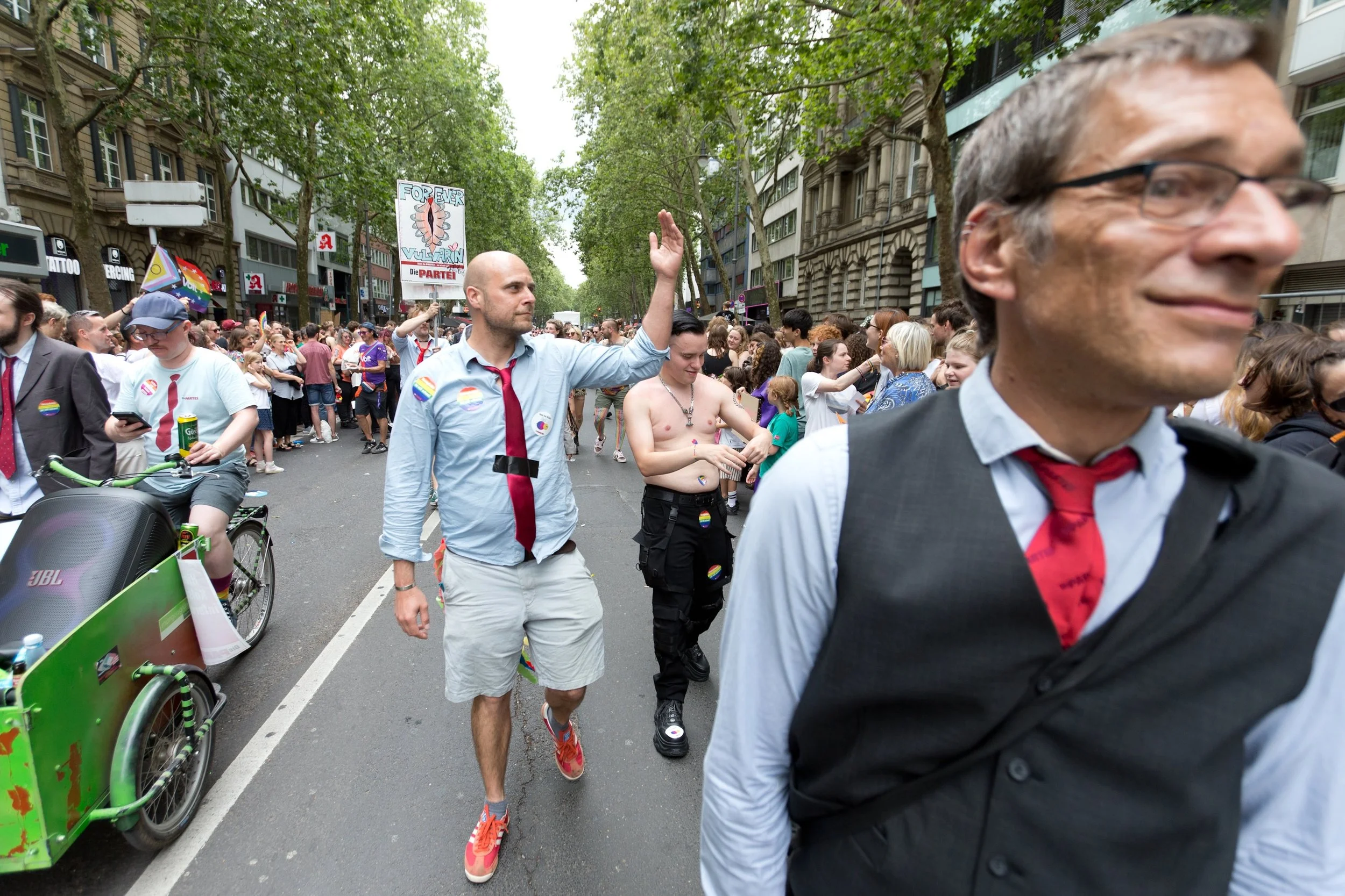 fotos_von_felix_linde_die_PARTEI_colognepride_CSD_2026_koeln_mark_benecke - 6.jpeg