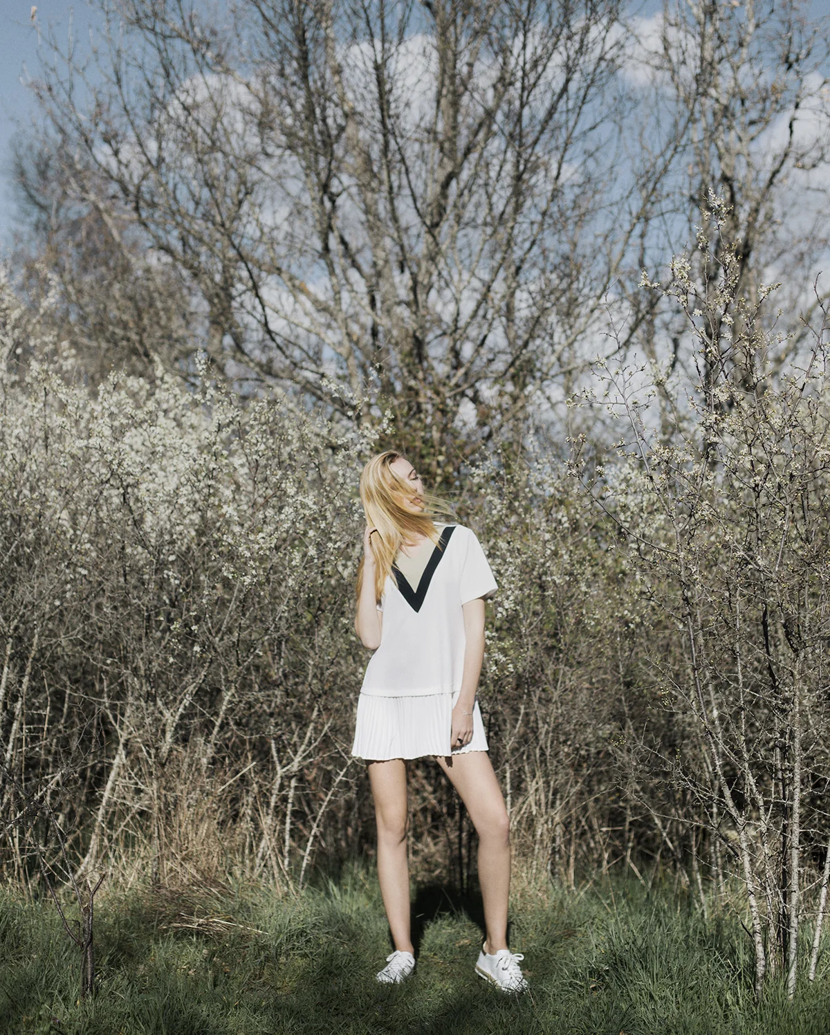 White dress Sailor Moon Collection- Kling White slippers with piso de esparto- Aedo Accessories- Roberto Navazo