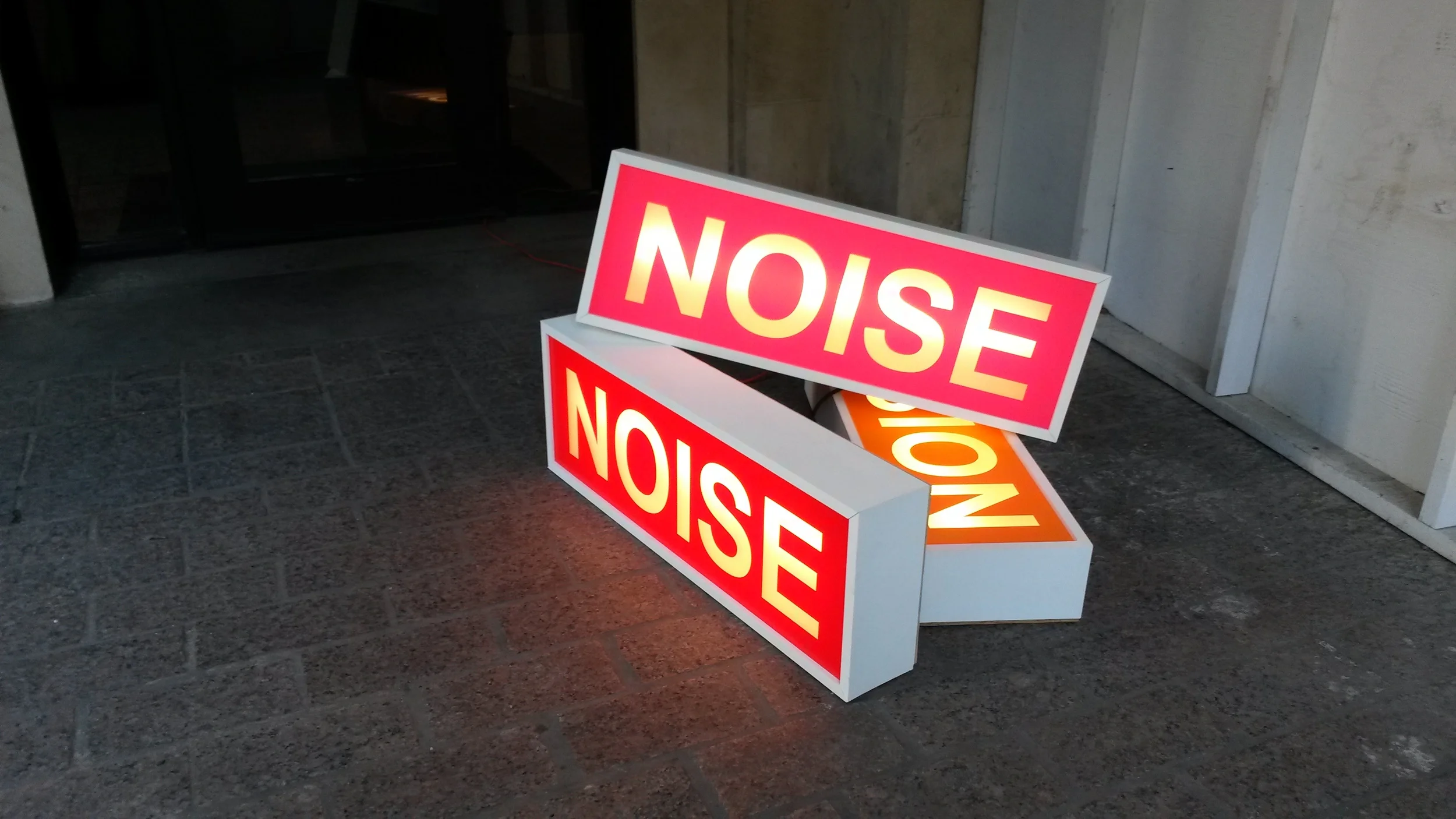 Noise (lightbox)