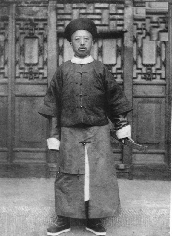 liang-shitai-1870s-portrait-3-photographyofchina.jpg