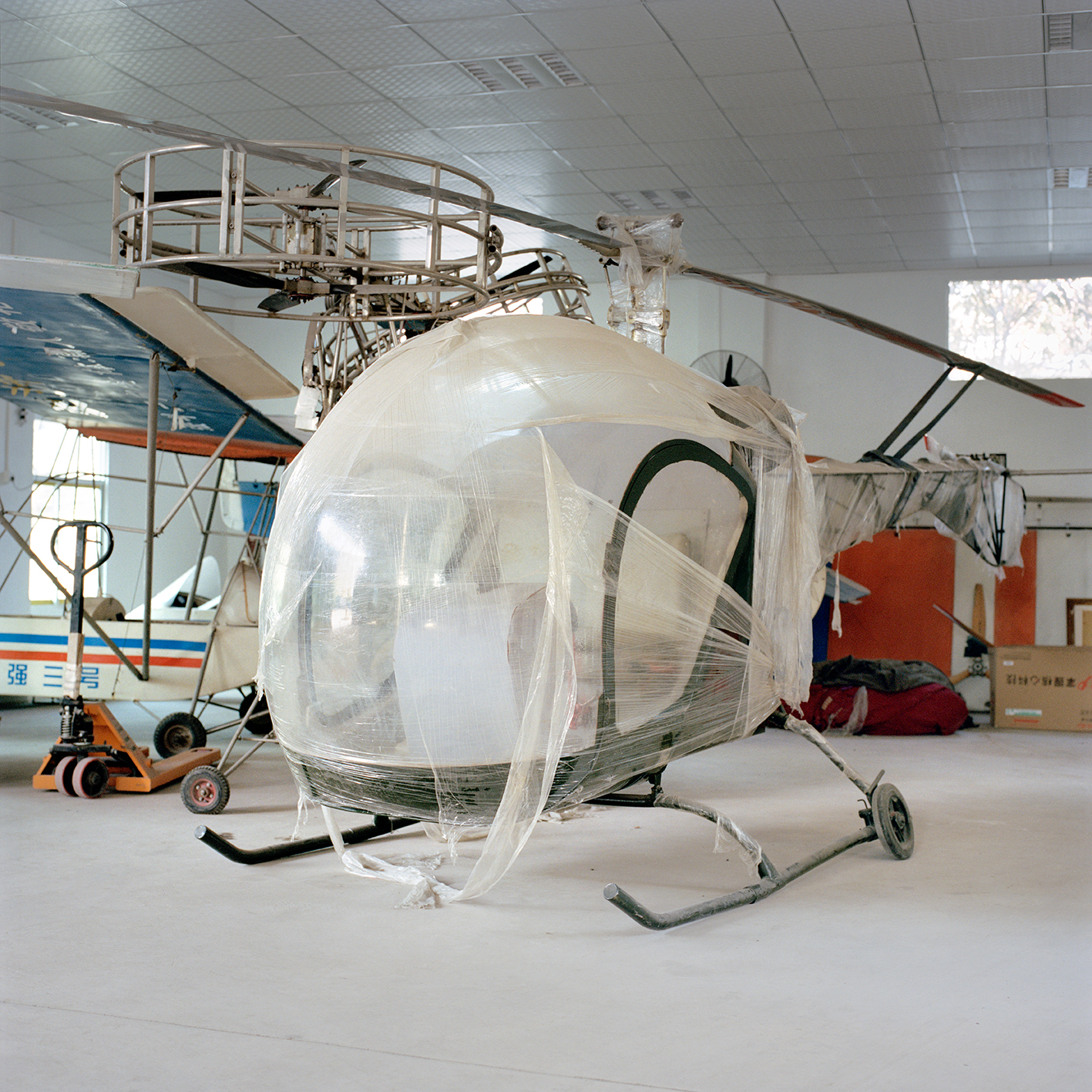 xiaoxiao-xu-aeronautics-in-the-backyards-2015-photography-of-china-03.jpg