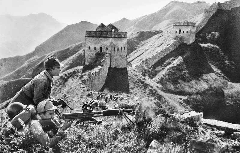 Sha Fei, “ Soldiers of the Eighth Route Army Fighting on the Great Wall ”, Jin Cha Ji Pictorial