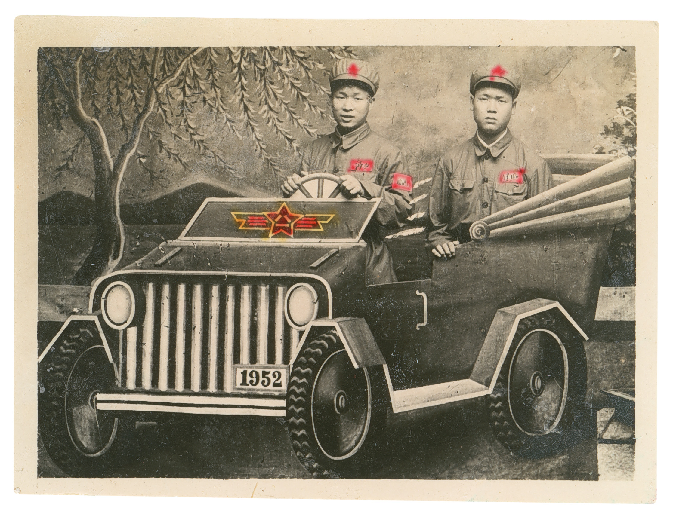 Studio portrait, China, c. 1950, collected by Thomas Sauvin. Retouched vintage gelatin silver print, 2.5 x 3.5 cm. Collection Beijing Silvermine/Thomas Sauvin, Paris. Photo all rights reserved