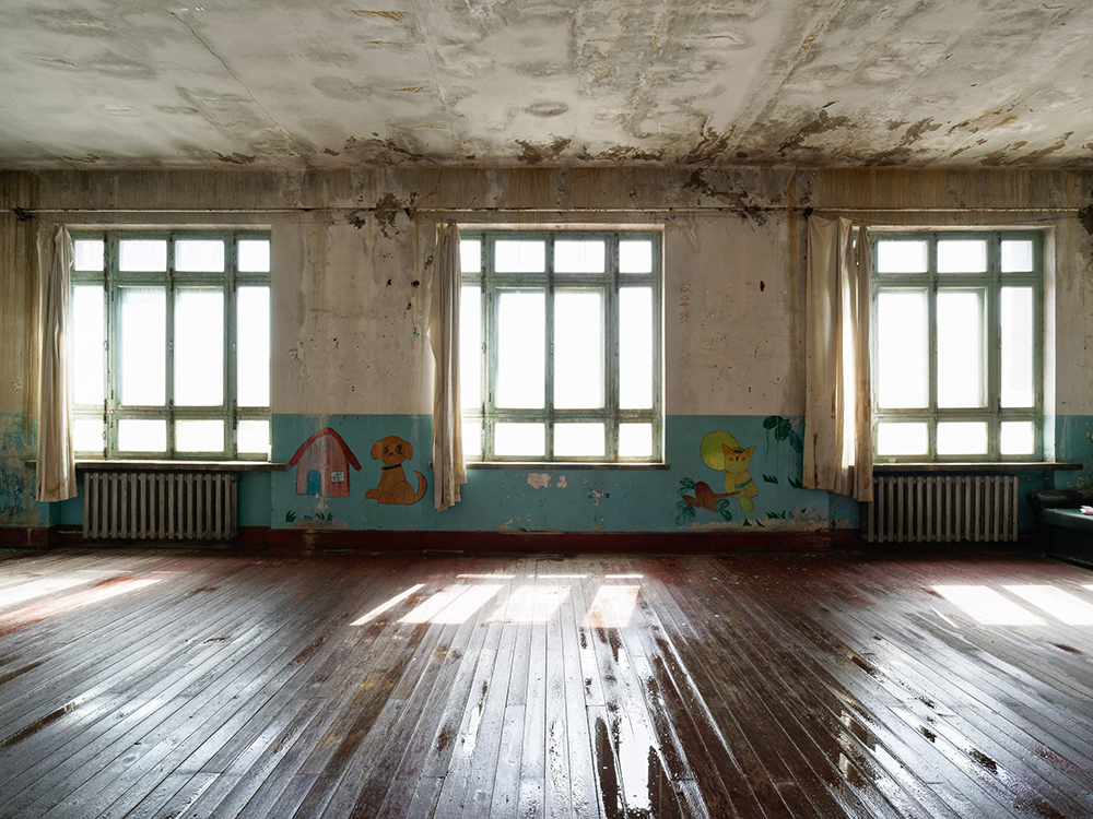 Yang Li, « Kindergarten-1 », 2016. Photo of the series 404 NOT FOUND , 100 x 75 cm, 50 x 37,5 cm. © Yang Li / Courtesy of ZETO ART