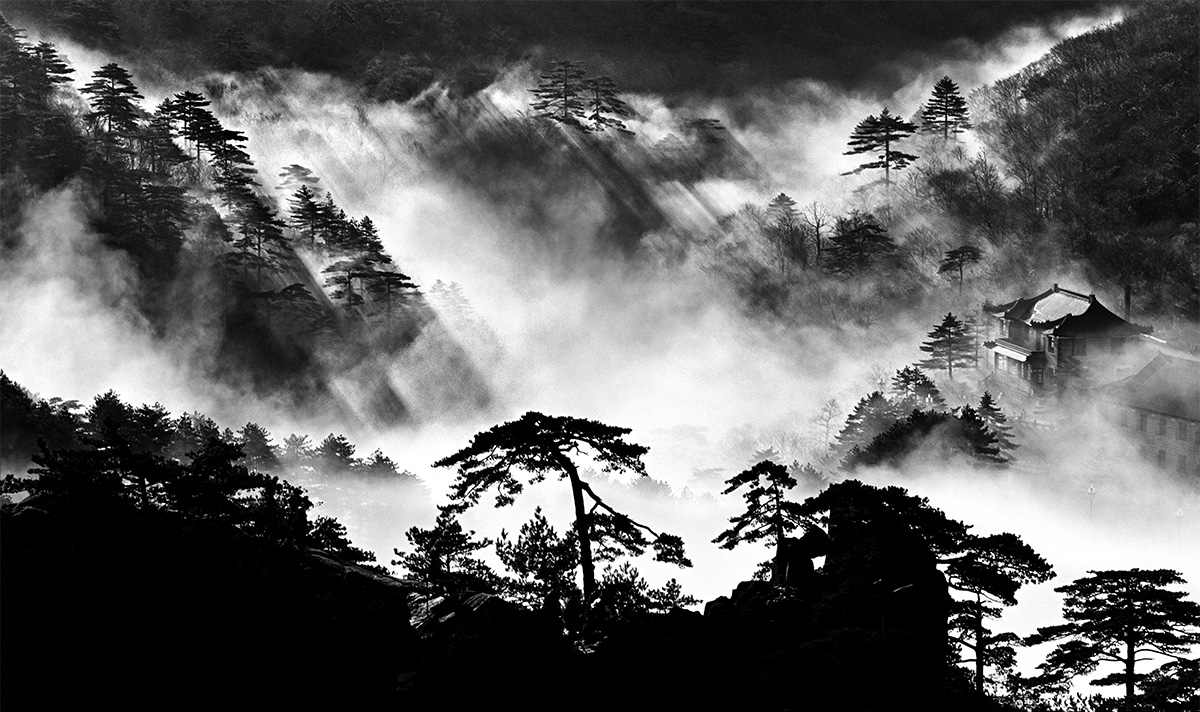 © Wang Wusheng, Mount Huangshan Series A104 W49, 1984. Courtesy of Three Shadows + 3 Gallery (Beijing & Xiamen)