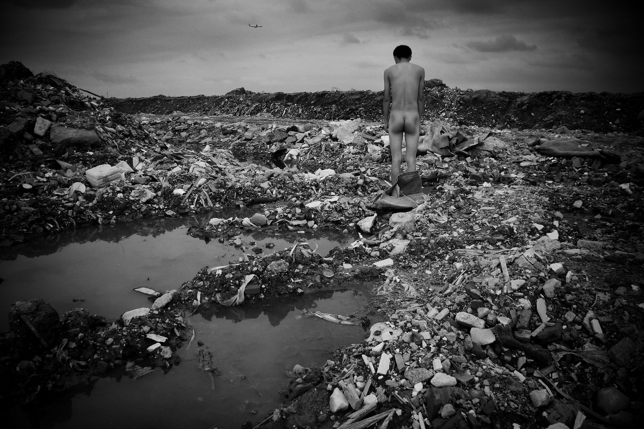 A Weak Road n°78 - 2012, 40 x 60 cm © Liu Tao 