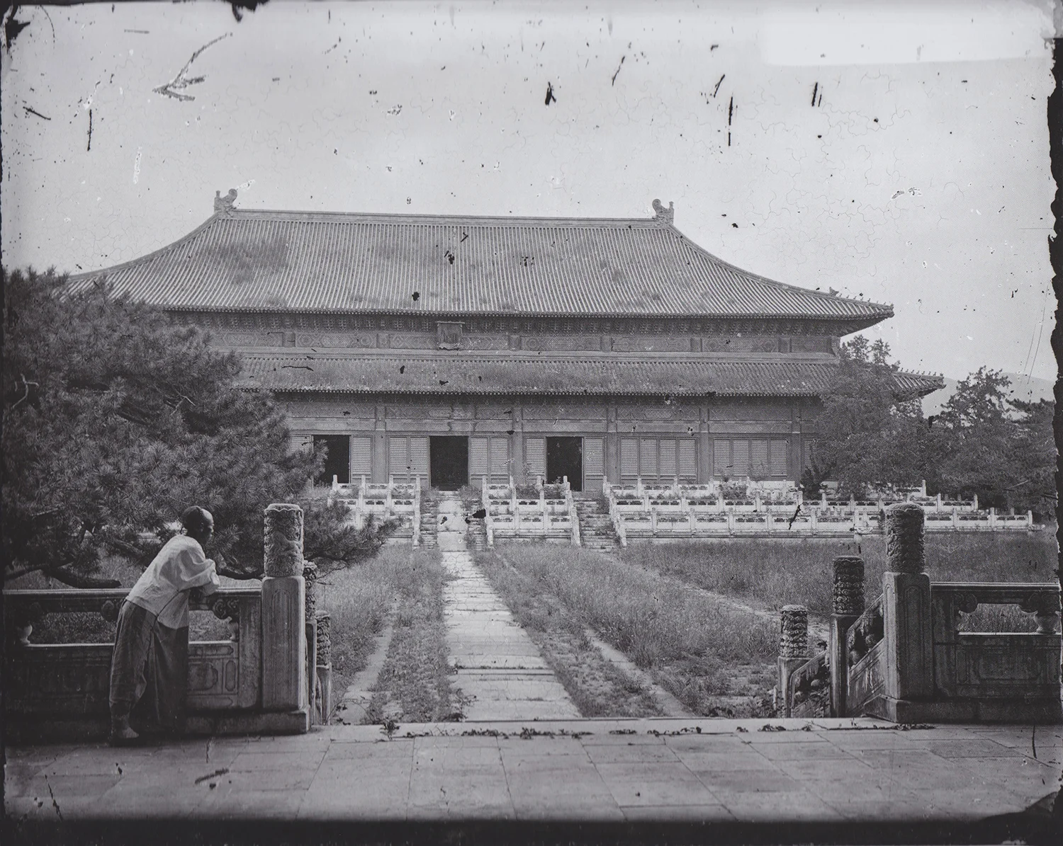 John Thomson, The Great Sacrifice Hall, Changling, Ming Tombs, Beijing, 1871-72 © Wellcome Library/Wellcome Images
