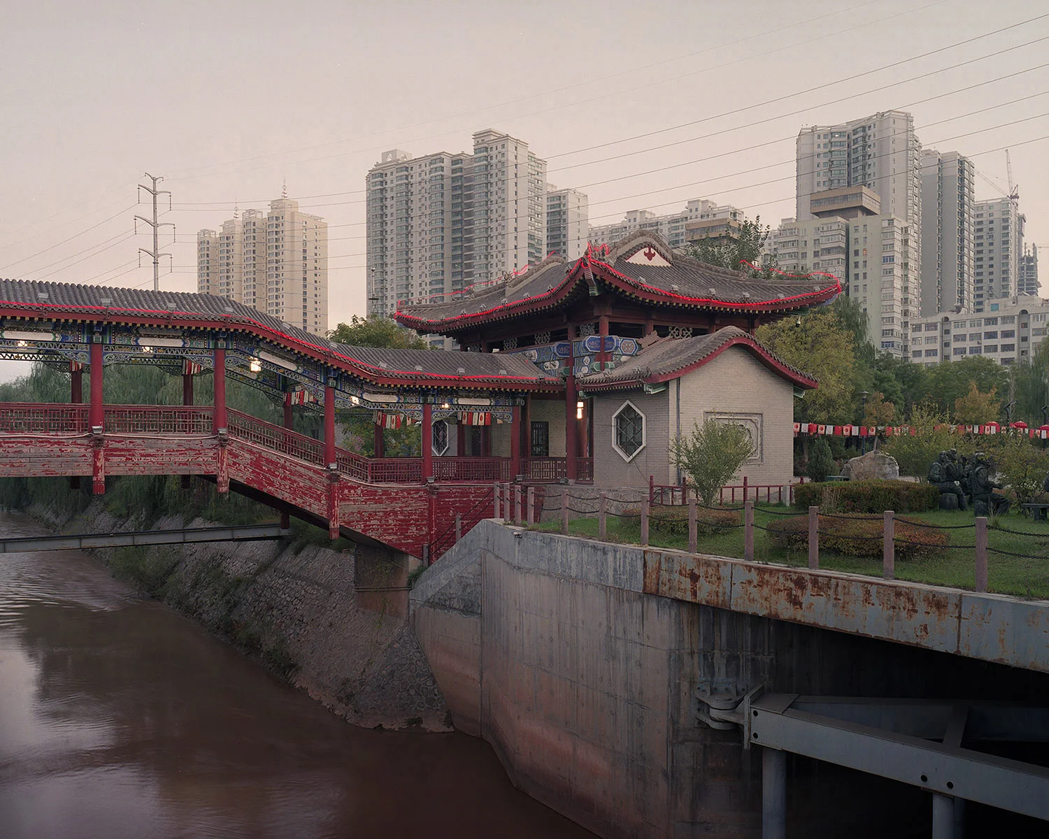 From SHAN SHUI series © Sébastien Tixier & Raphaël Bourelly / Courtesy of Le 247