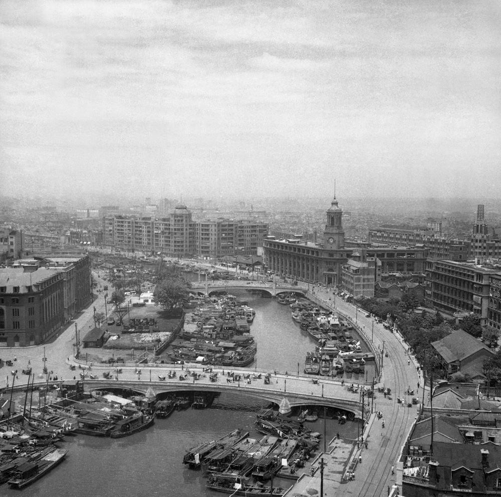 In 1949, Near the Suzhou River in Shanghai. 46×45.6cm