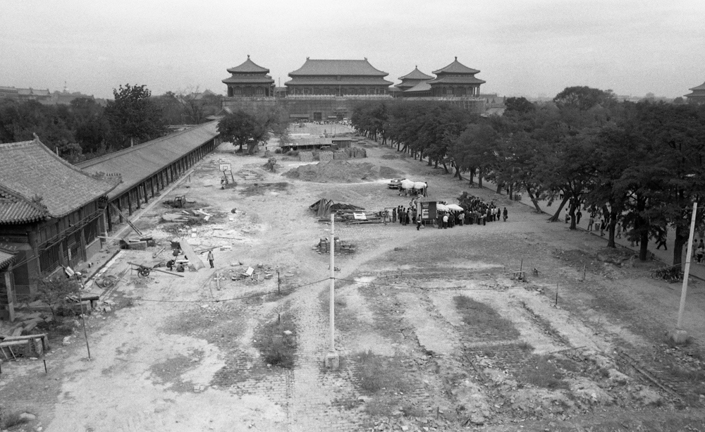 In 1982, the Palace Museum carried out an ancient construction maintenance project in Beijing. 34.2×55.9cm