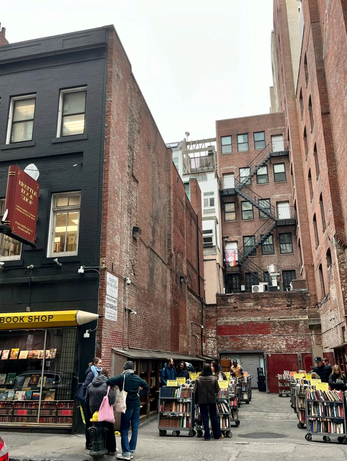 Overcast fall days are perfect for browsing outdoors, and for checking out our new Easton Press titles 📚