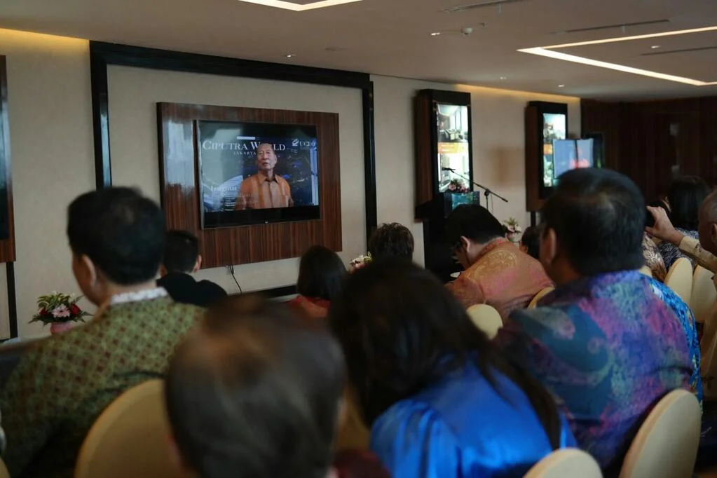 menyimak kuliah pertama entrepreneurship dari Pak Ci di web.jpg