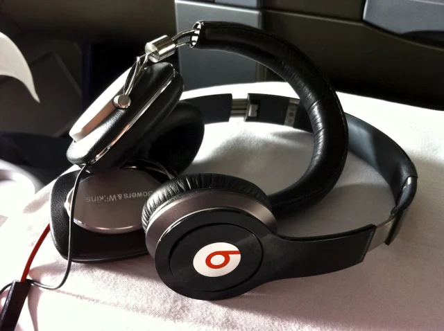 2012008_MonsterBeats_vs_BowersWilkins_007.jpg