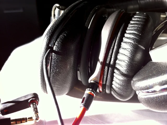 2012008_MonsterBeats_vs_BowersWilkins_005.jpg