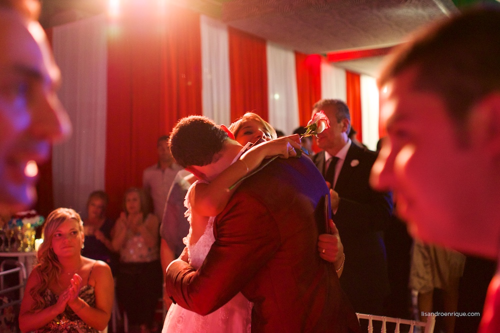  Boda de Mariana y Pablo. San Francisco, Córdoba. Estilo Circus. Más de esta Historia en Fotógrafo de Bodas www.lisandroenrique.com 