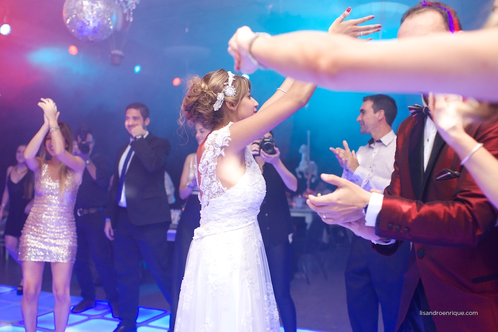  Boda de Mariana y Pablo. San Francisco, Córdoba. Estilo Circus. Más de esta Historia en Fotógrafo de Bodas www.lisandroenrique.com 