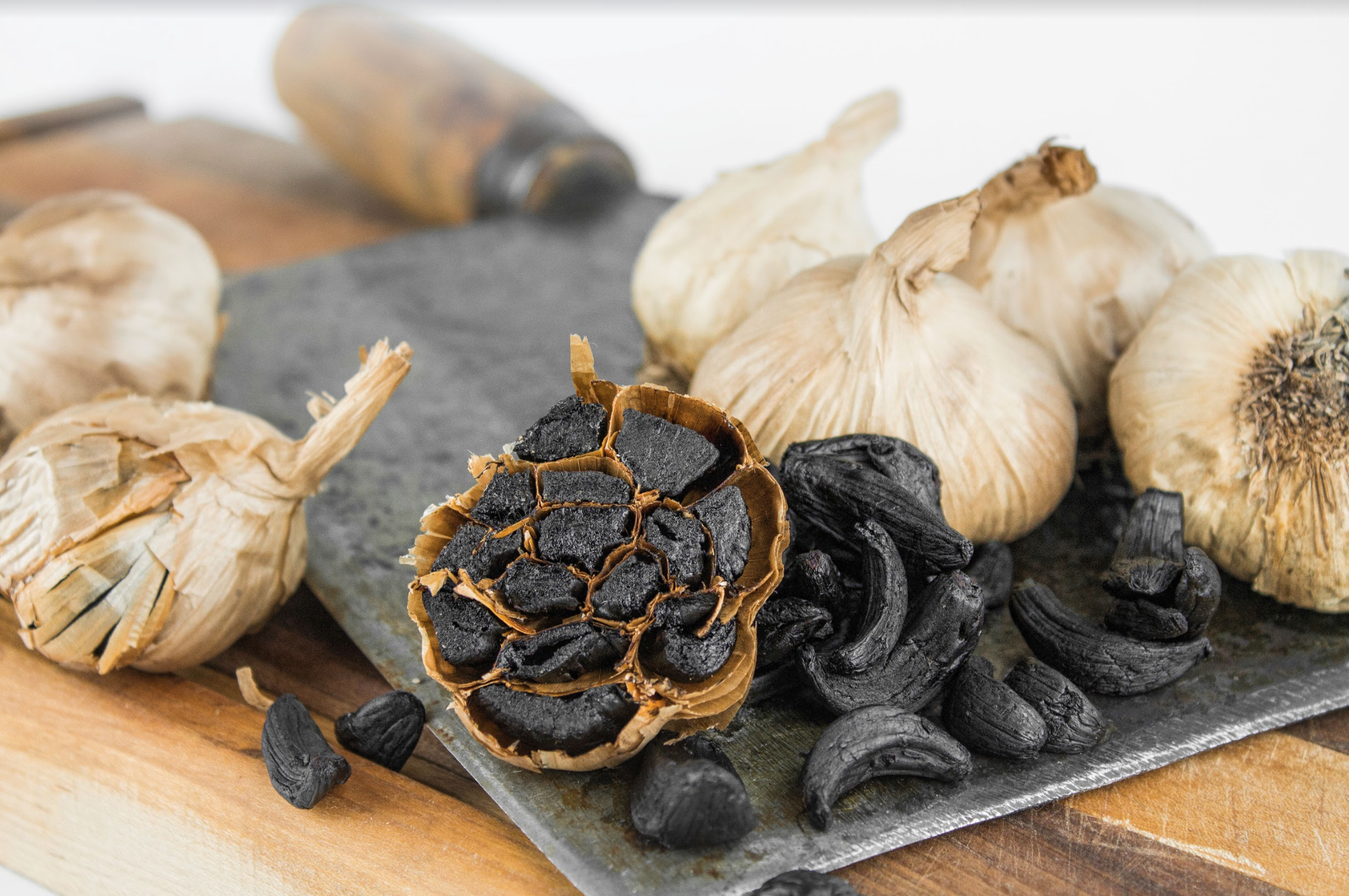black-garlic-bulbs-cloves.png