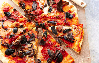 black-garlic-cheese-thin-crust-pizza.png