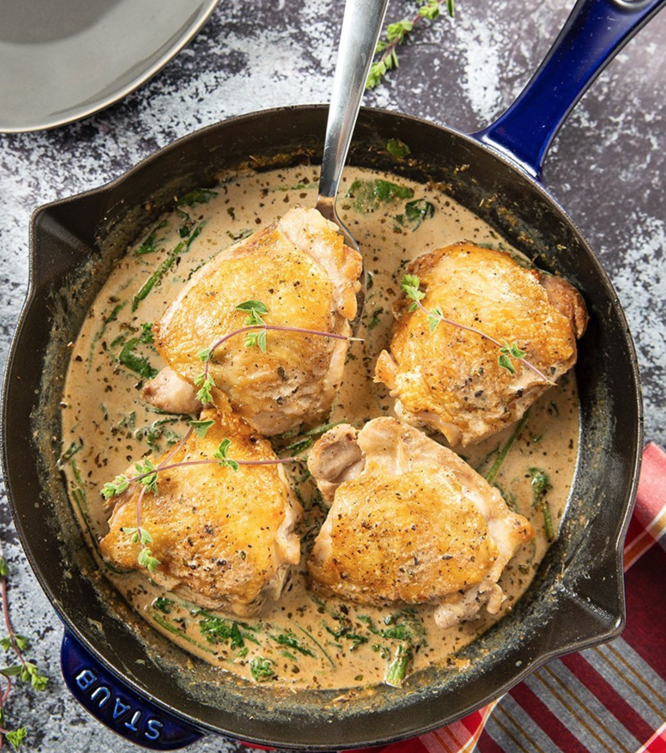 black-garlic-cream-sauce-chicken-thighs.png