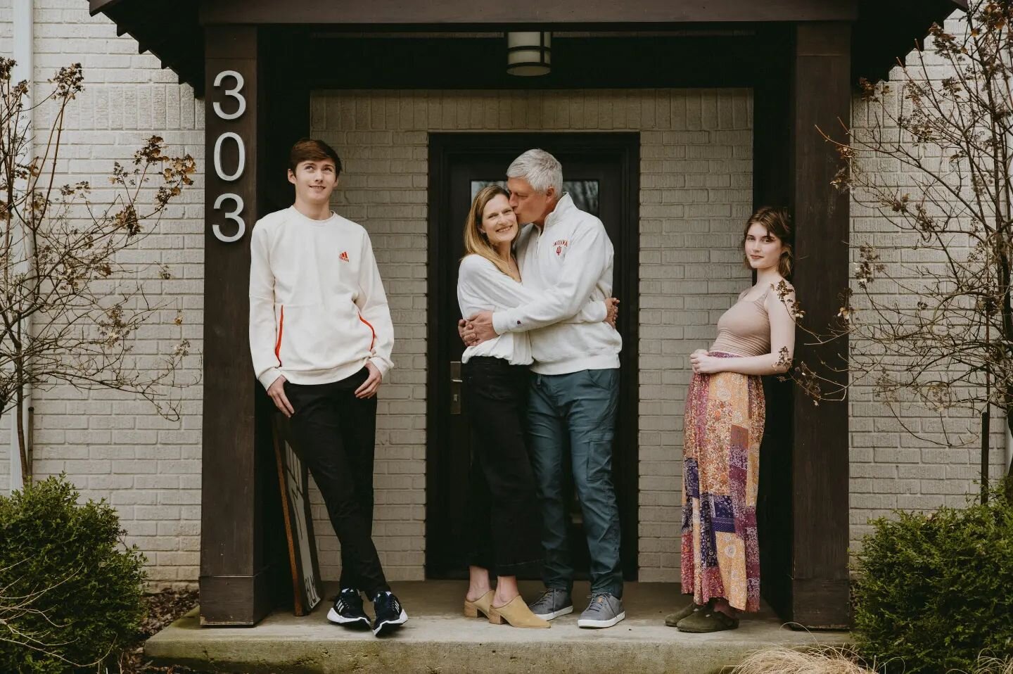 I adore this family portrait and how it seems to capture each of their personalities just as I'd hoped. I loved every minute of working with these lovely humans and can't wait to share more!

Books are open and spots are filling in June in Indy, Bloo