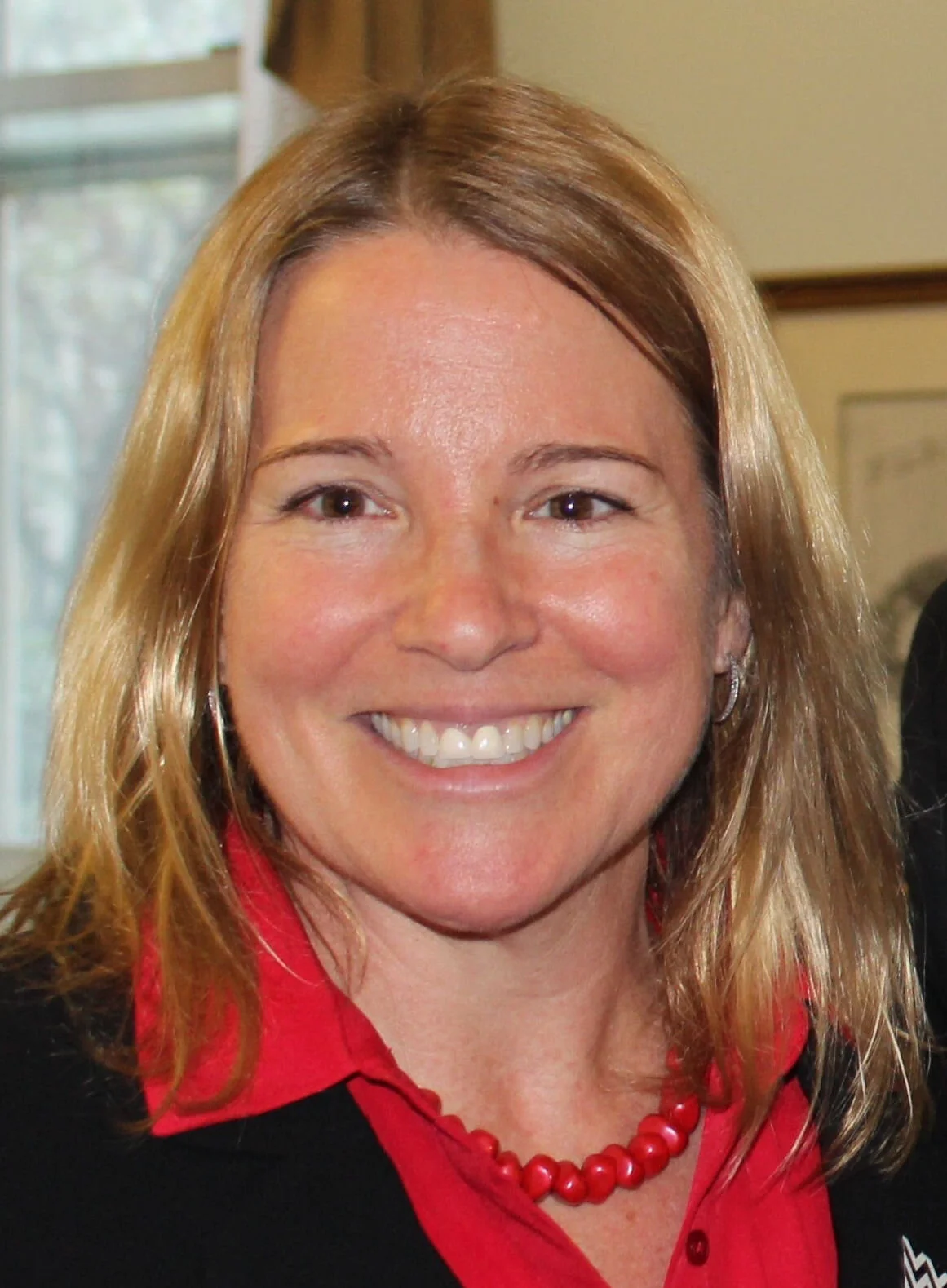 Susannah Thomas headshot.jpg