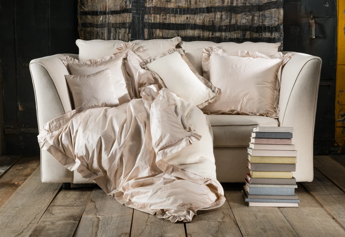 Douillette16" x 16" &amp; 20" x 20" Flanged with gathered corners, 12" x 12" Plain