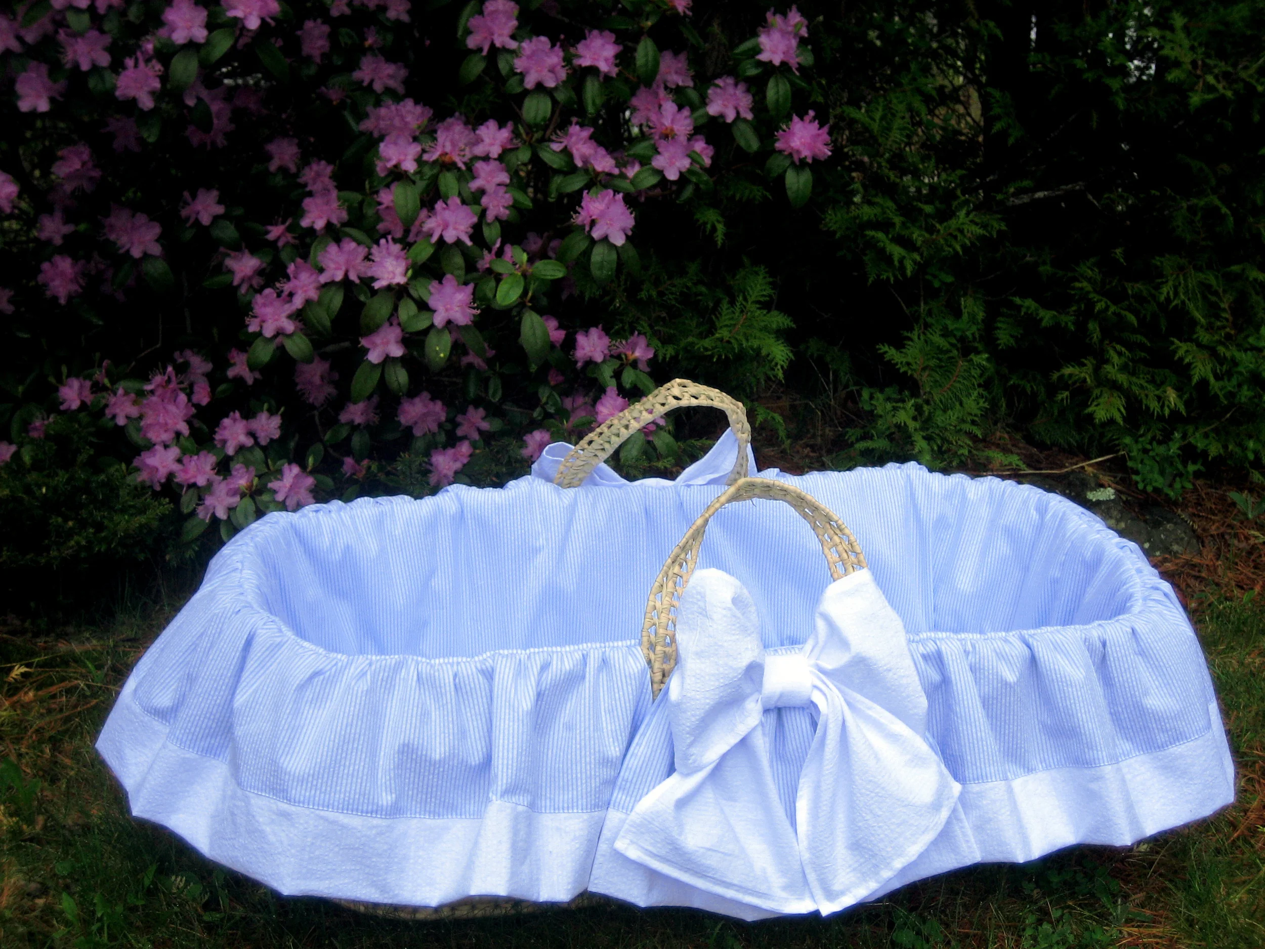 Bows Moses Basket.jpg