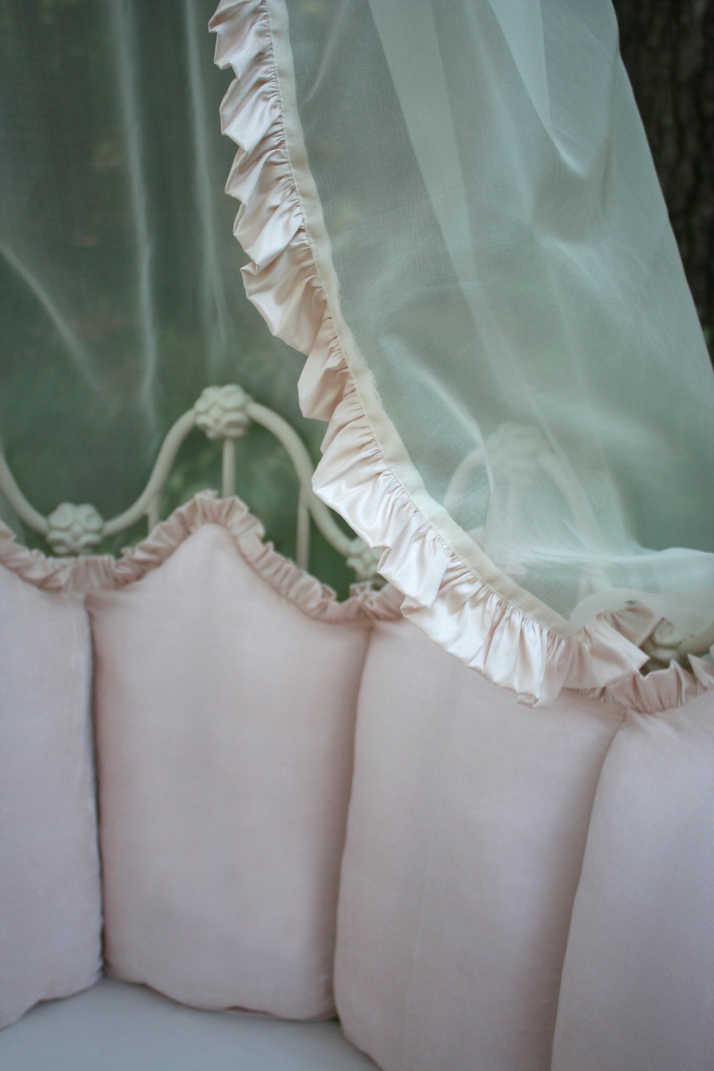 Interior of Florence with one curtain.jpg