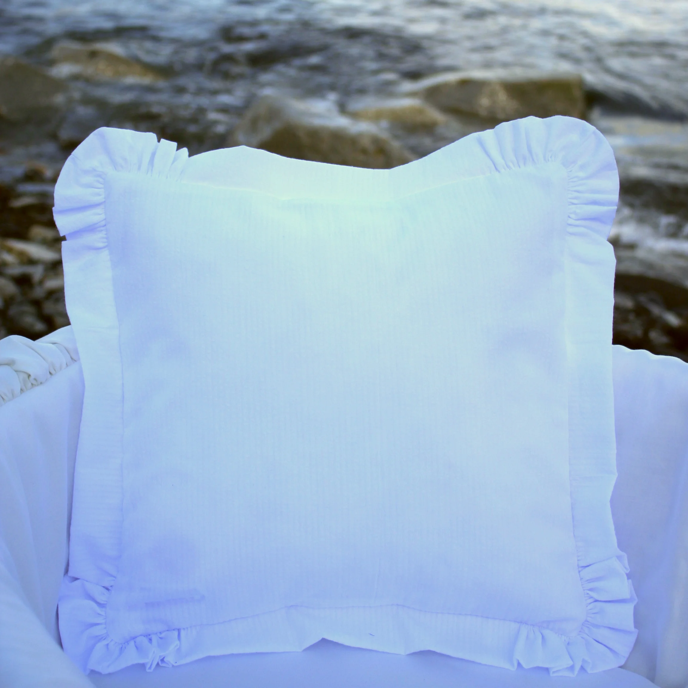 Flanged with Gathered Corners Seersucker2.JPG