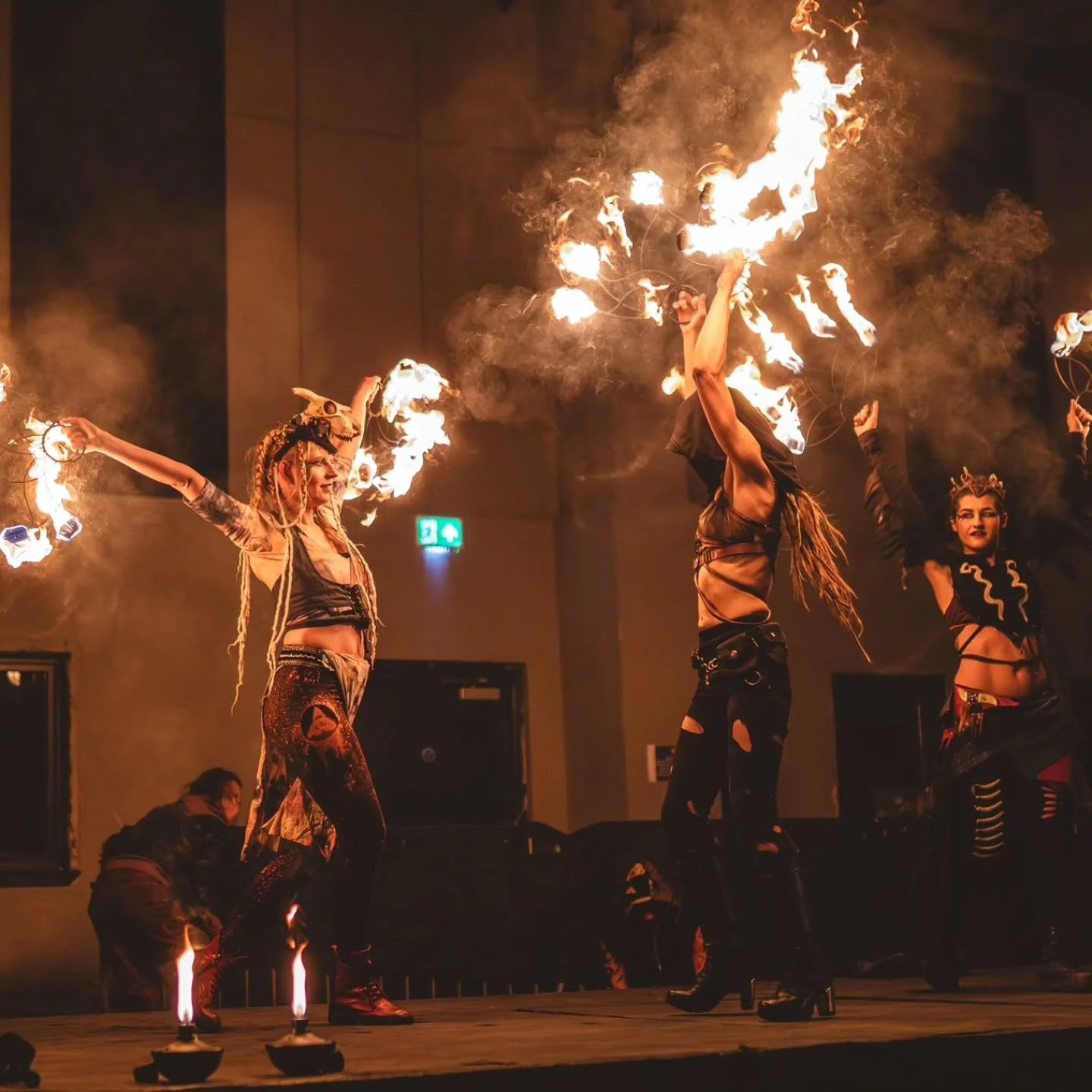 Wonderful night playing music with the super talented mezmerizing &amp; lovely bunch at Cabaret Murder last week. Thanks for the awesome pics @lukasz_kowalonek!
The Pitt - what an awesome venue.
.
.
.
@thirdfingerup_ 
@circleofembers_ 
@yannelvis 
@t