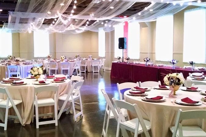 Katrina helps bring it all together. Beautiful! Photo by Lesley at Events on 6th