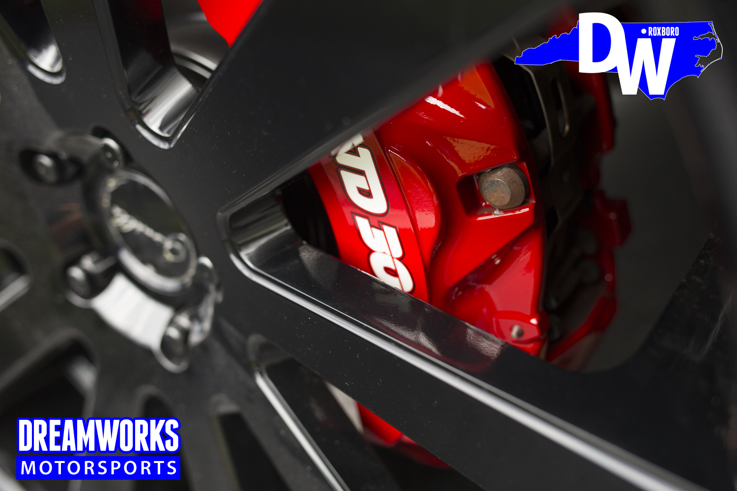 Troy_Daniels_Range_Rover_custom_painted_brakes_by_Dreamwroks_Motorsports.jpg