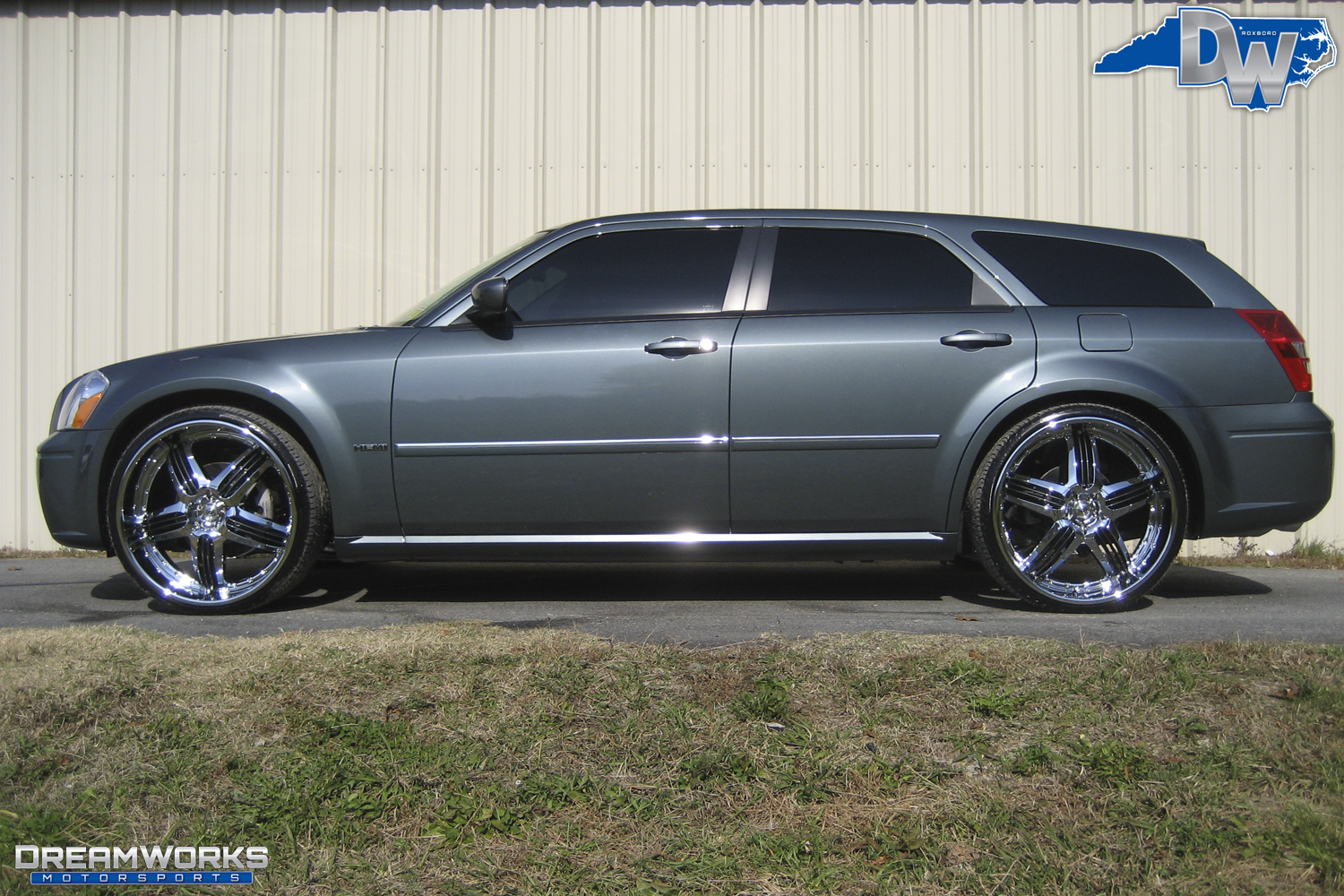 Dodge_Magnum_By_Dreamworks_Motorsports-1.jpg