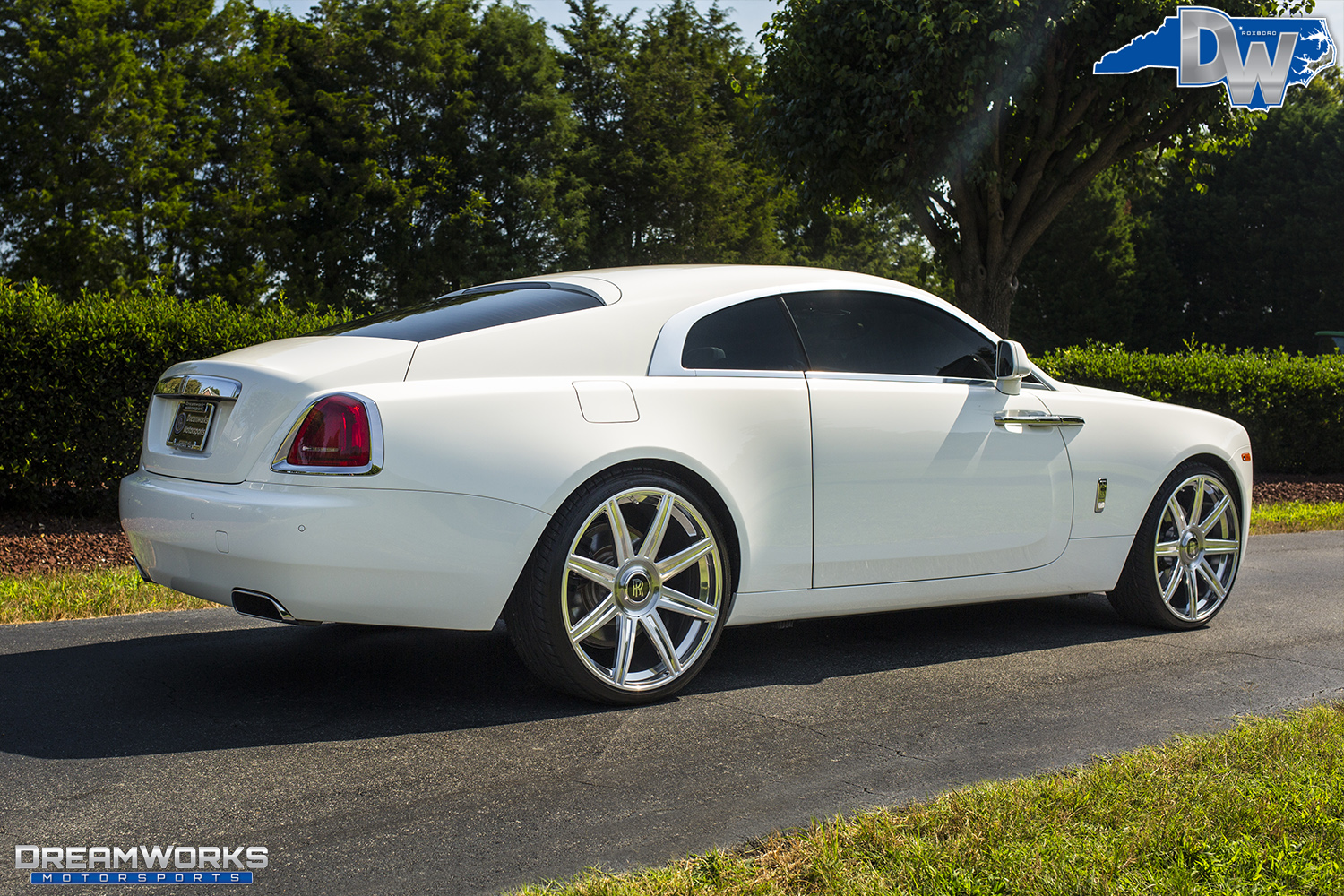 White-Wraith-Red-Interior-Dreamworks-Motorsports-15.jpg