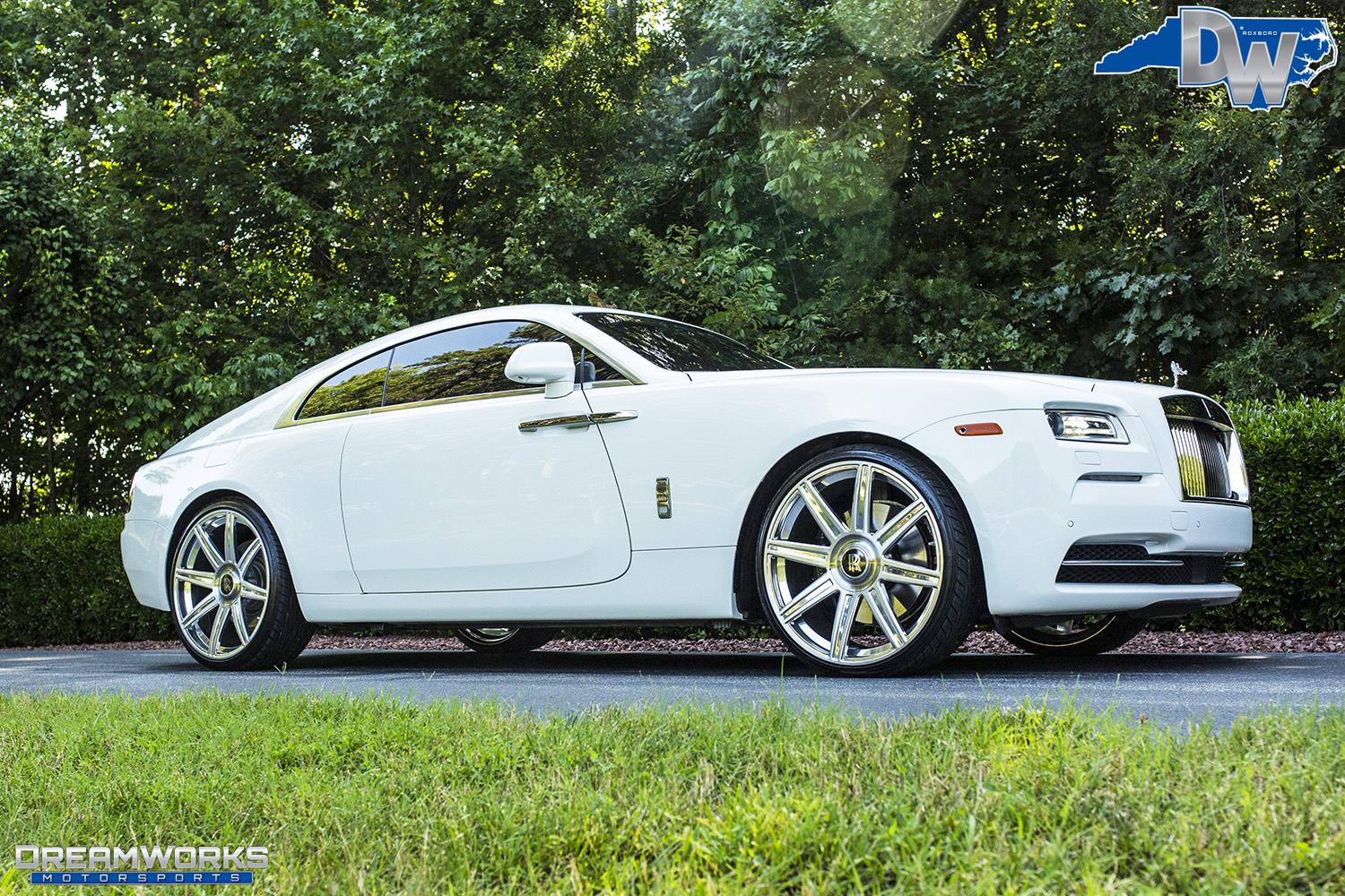 White-Wraith-Red-Interior-Dreamworks-Motorsports-19.jpg