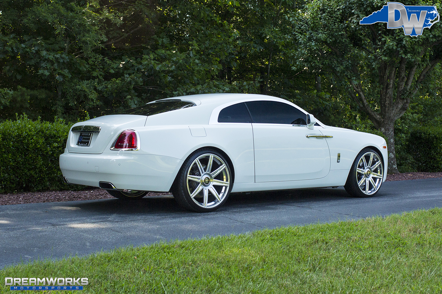 White-Wraith-Red-Interior-Dreamworks-Motorsports-22.jpg