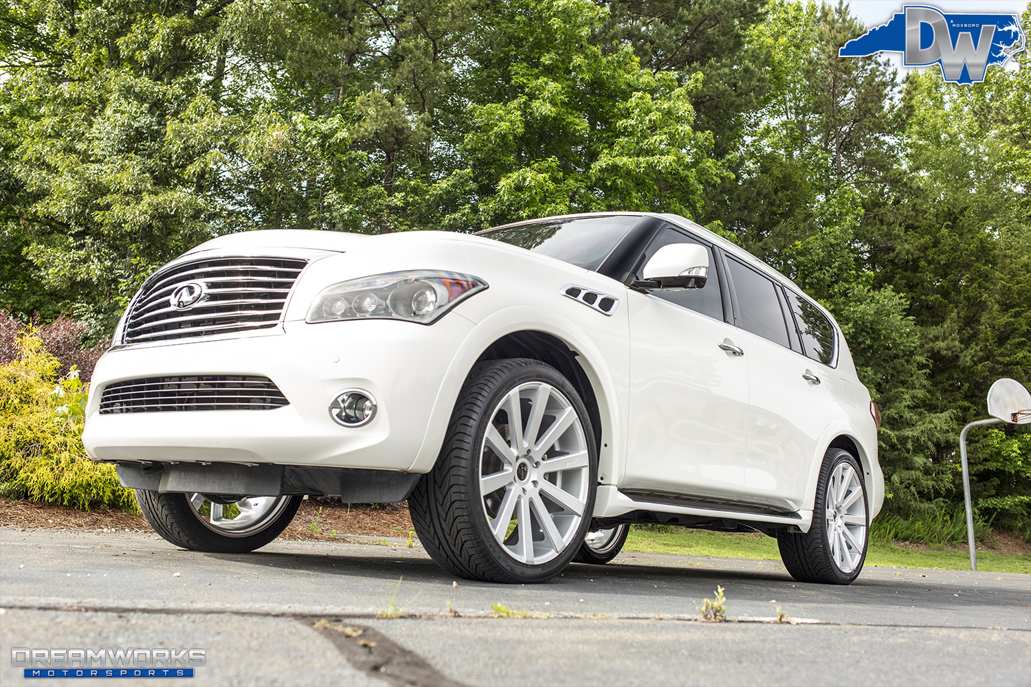 Infiniti-QX80-Dreamworks-Motorsports-1-.jpg