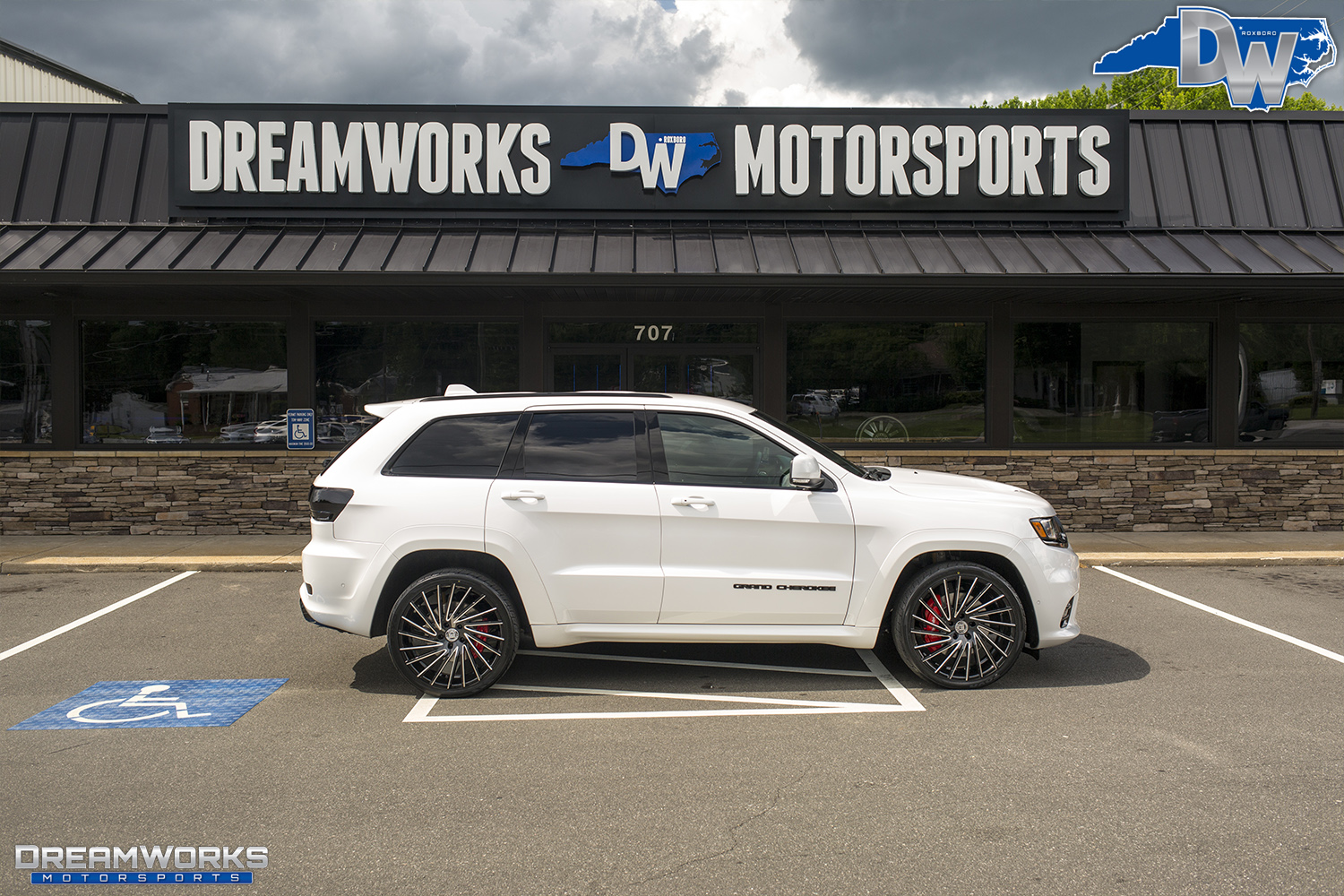 White-Jeep-Grand-Cherokee-Lexani-Dreamworks-Motorsports-12.jpg
