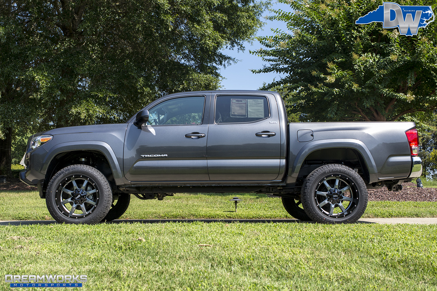 Toyota-Tacoma-Dreamworks-Motorsports-2.jpg