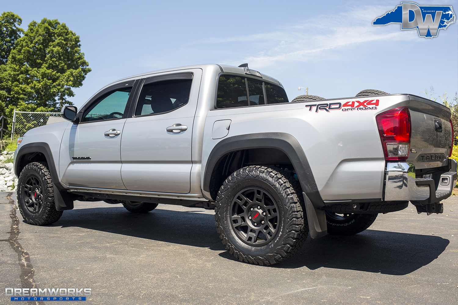 Silver-Toyota-Tundra-Dreamworks-Motorsports-3.jpg