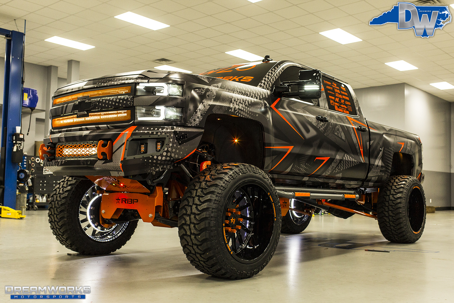 Orange-SEMA-Truck-Dreamworks-Motorsports-27.jpg