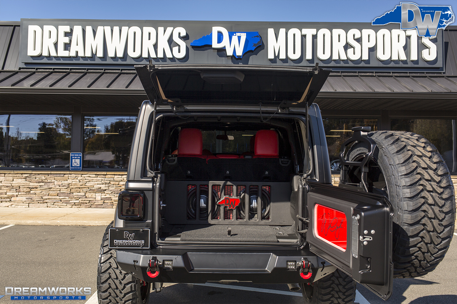 Wendell-Carter-Jr-Black-Jeep-Dreamworks-Motorsports-6.jpg