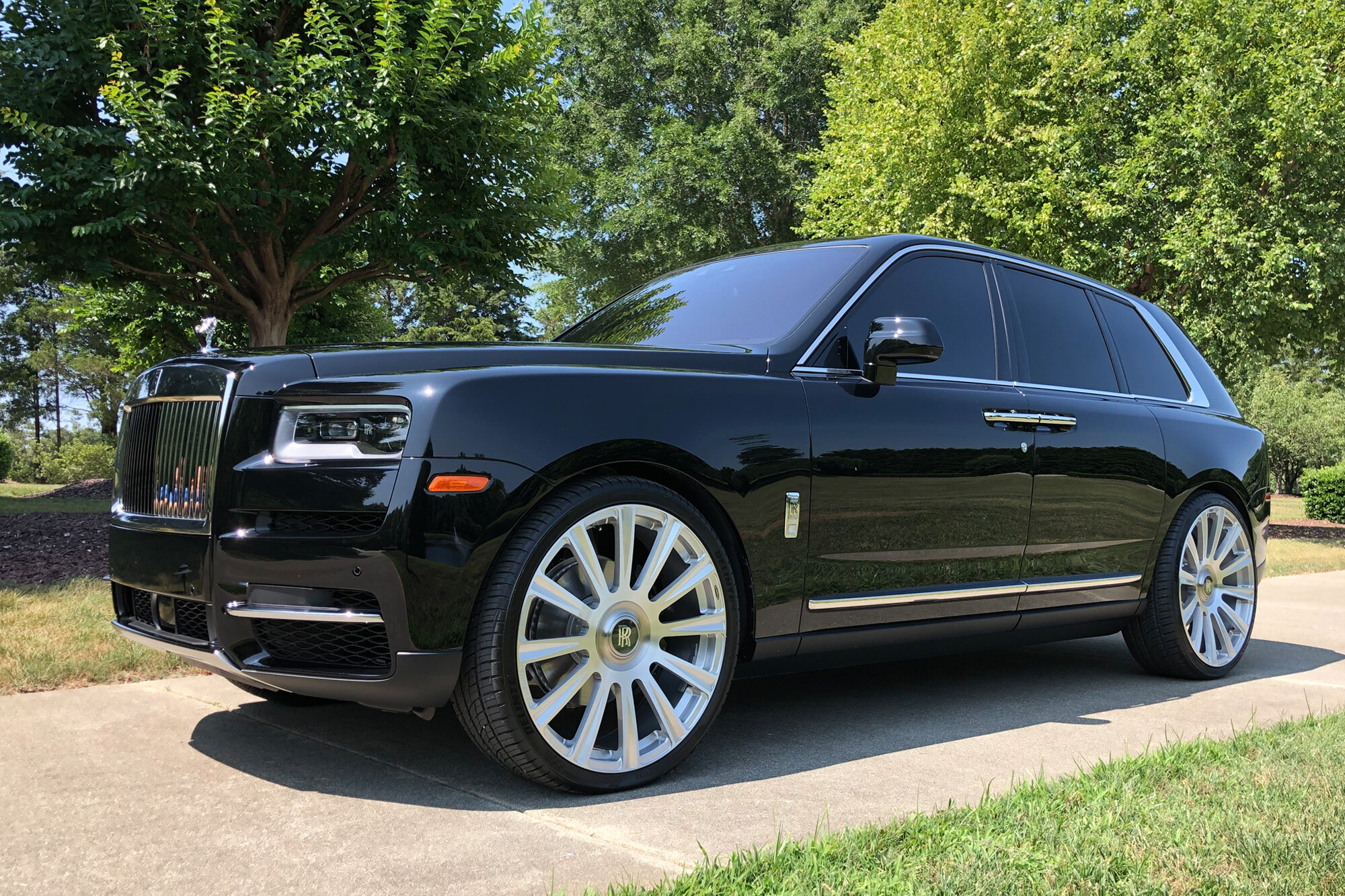 This Custom Rolls-Royce Cullinan Comes Complete With AutoZone-Style Fake  Aero